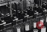 Standbild wicklung der Thread auf Spulen einer Mühle United States USA, 1920, aus Sekunde 59 historischem Filmmaterial Videoclip 65675035760
