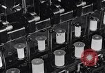 Standbild wicklung der Thread auf Spulen einer Mühle United States USA, 1920, aus Sekunde 61 historischem Filmmaterial Videoclip 65675035760