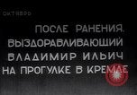 Immagine di Lenin con Mikhail Kalinin Mosca Russia, 1918, secondo 21 filmato di repertorio 65675035763