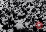 Standbild Lenins Anhänger Russland, 1920, aus Sekunde 10 historischem Filmmaterial Videoclip 65675035765