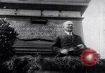 Standbild Lenins Anhänger Russland, 1920, aus Sekunde 12 historischem Filmmaterial Videoclip 65675035765