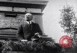 Standbild Lenins Anhänger Russland, 1920, aus Sekunde 14 historischem Filmmaterial Videoclip 65675035765