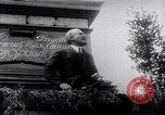 Standbild Lenins Anhänger Russland, 1920, aus Sekunde 16 historischem Filmmaterial Videoclip 65675035765