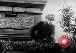 Standbild Lenins Anhänger Russland, 1920, aus Sekunde 17 historischem Filmmaterial Videoclip 65675035765