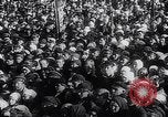 Standbild Lenins Anhänger Russland, 1920, aus Sekunde 19 historischem Filmmaterial Videoclip 65675035765