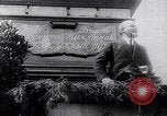 Standbild Lenins Anhänger Russland, 1920, aus Sekunde 23 historischem Filmmaterial Videoclip 65675035765
