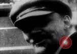 Standbild Lenins Anhänger Russland, 1920, aus Sekunde 37 historischem Filmmaterial Videoclip 65675035765