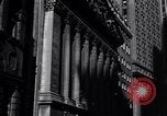 Immagine di New York City Hall e NYSE New York United States USA, 1942, secondo 44 filmato di repertorio 65675035776