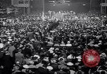 Image foule après Herbert Hoover Discours Cleveland Ohio USA, 1936, de la seconde 34 séquences d'archives historiques vidéo 65675035790