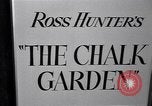 Standbild Der Chalk Garden United States USA, 1964, aus Sekunde 6 historischem Filmmaterial Videoclip 65675035793
