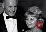 Standbild Einladungs Premier von Ross Hunter film Chalk Garden United States USA, 1964, aus Sekunde 14 historischem Filmmaterial Videoclip 65675035794
