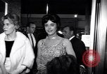 Standbild Einladungs Premier von Ross Hunter film Chalk Garden United States USA, 1964, aus Sekunde 29 historischem Filmmaterial Videoclip 65675035794