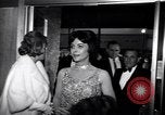 Standbild Einladungs Premier von Ross Hunter film Chalk Garden United States USA, 1964, aus Sekunde 30 historischem Filmmaterial Videoclip 65675035794
