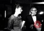 Standbild Einladungs Premier von Ross Hunter film Chalk Garden United States USA, 1964, aus Sekunde 38 historischem Filmmaterial Videoclip 65675035794