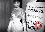 Standbild Einladungs Premier von Ross Hunter film Chalk Garden United States USA, 1964, aus Sekunde 41 historischem Filmmaterial Videoclip 65675035794