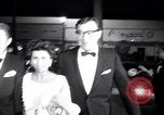 Standbild Einladungs Premier von Ross Hunter film Chalk Garden United States USA, 1964, aus Sekunde 54 historischem Filmmaterial Videoclip 65675035794