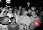 Standbild Ross Hunter begrüßt die Gäste an der Premier der Chalk Garden United States USA, 1964, aus Sekunde 33 historischem Filmmaterial Videoclip 65675035795