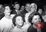 Standbild Ross Hunter begrüßt die Gäste an der Premier der Chalk Garden United States USA, 1964, aus Sekunde 36 historischem Filmmaterial Videoclip 65675035795
