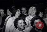 Standbild Ross Hunter begrüßt die Gäste an der Premier der Chalk Garden United States USA, 1964, aus Sekunde 37 historischem Filmmaterial Videoclip 65675035795