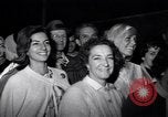 Standbild Ross Hunter begrüßt die Gäste an der Premier der Chalk Garden United States USA, 1964, aus Sekunde 40 historischem Filmmaterial Videoclip 65675035795