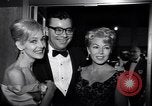 Standbild Ross Hunter begrüßt die Gäste an der Premier der Chalk Garden United States USA, 1964, aus Sekunde 61 historischem Filmmaterial Videoclip 65675035795