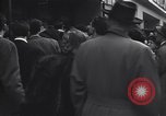 Standbild Charlie Chaplin und Oona O'Neill Paris Frankreich, 1951, aus Sekunde 52 historischem Filmmaterial Videoclip 65675035796