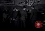 Immagine di Gruppo capitano Douglas Bader al motor show London Inghilterra England, 1951, secondo 1 filmato di repertorio 65675035808