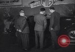 Immagine di Gruppo capitano Douglas Bader al motor show London Inghilterra England, 1951, secondo 5 filmato di repertorio 65675035808