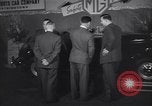 Immagine di Gruppo capitano Douglas Bader al motor show London Inghilterra England, 1951, secondo 8 filmato di repertorio 65675035808