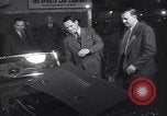 Immagine di Gruppo capitano Douglas Bader al motor show London Inghilterra England, 1951, secondo 11 filmato di repertorio 65675035808