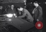 Immagine di Gruppo capitano Douglas Bader al motor show London Inghilterra England, 1951, secondo 12 filmato di repertorio 65675035808