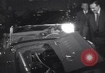 Immagine di Gruppo capitano Douglas Bader al motor show London Inghilterra England, 1951, secondo 20 filmato di repertorio 65675035808