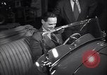 Immagine di Gruppo capitano Douglas Bader al motor show London Inghilterra England, 1951, secondo 21 filmato di repertorio 65675035808