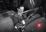 Immagine di Gruppo capitano Douglas Bader al motor show London Inghilterra England, 1951, secondo 22 filmato di repertorio 65675035808