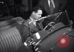 Immagine di Gruppo capitano Douglas Bader al motor show London Inghilterra England, 1951, secondo 23 filmato di repertorio 65675035808