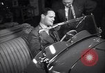 Immagine di Gruppo capitano Douglas Bader al motor show London Inghilterra England, 1951, secondo 24 filmato di repertorio 65675035808