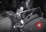 Immagine di Gruppo capitano Douglas Bader al motor show London Inghilterra England, 1951, secondo 29 filmato di repertorio 65675035808