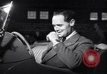 Immagine di Gruppo capitano Douglas Bader al motor show London Inghilterra England, 1951, secondo 34 filmato di repertorio 65675035808