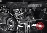 Immagine di Gruppo capitano Douglas Bader al motor show London Inghilterra England, 1951, secondo 41 filmato di repertorio 65675035808