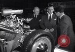 Immagine di Gruppo capitano Douglas Bader al motor show London Inghilterra England, 1951, secondo 51 filmato di repertorio 65675035808
