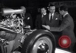 Immagine di Gruppo capitano Douglas Bader al motor show London Inghilterra England, 1951, secondo 52 filmato di repertorio 65675035808