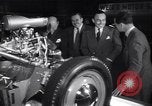Immagine di Gruppo capitano Douglas Bader al motor show London Inghilterra England, 1951, secondo 53 filmato di repertorio 65675035808