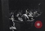 Immagine di Ella Logan testimonia prima casa comitato sulle attività Un-American United States USA, 1951, secondo 11 filmato di repertorio 65675035809