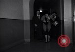 Immagine di Ella Logan testimonia prima casa comitato sulle attività Un-American United States USA, 1951, secondo 20 filmato di repertorio 65675035809