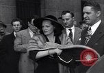 Immagine di Ella Logan testimonia prima casa comitato sulle attività Un-American United States USA, 1951, secondo 44 filmato di repertorio 65675035809
