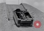 Immagine di Sbarco veicoli durante una sessione di prove libere United States USA, 1941, secondo 47 filmato di repertorio 65675035812