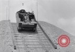 Immagine di Sbarco veicoli durante una sessione di prove libere United States USA, 1941, secondo 50 filmato di repertorio 65675035812