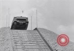Immagine di Sbarco veicoli durante una sessione di prove libere United States USA, 1941, secondo 52 filmato di repertorio 65675035812