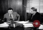 Immagine di Incontro tra il Sindaco di NY e interni di secrezione Washington DC USA, 1937, secondo 22 filmato di repertorio 65675035814