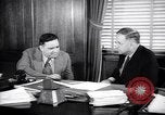 Immagine di Incontro tra il Sindaco di NY e interni di secrezione Washington DC USA, 1937, secondo 55 filmato di repertorio 65675035814